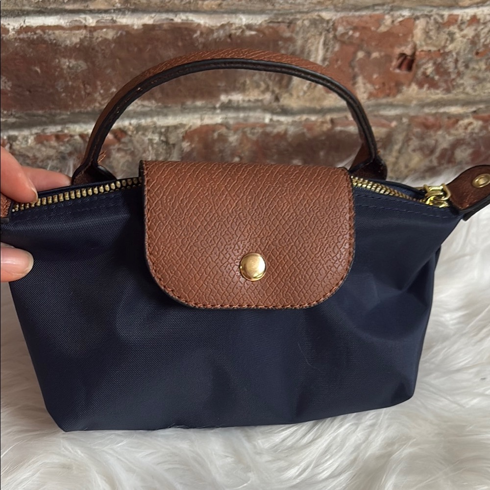 Navy cosmetic pouch  with strap - Picture 2 of 5